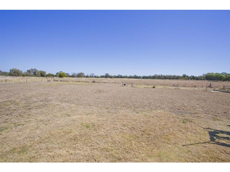 183 Burnt Bridge Road, Chinchilla QLD 4413