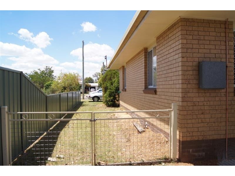 8 Atkins Street, Chinchilla QLD 4413