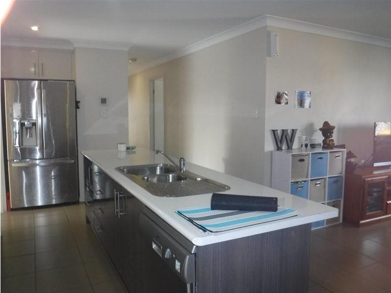 13 Hughes Street, Chinchilla QLD 4413