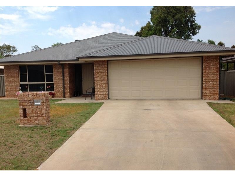 9 Sommerfeld Crescent, Chinchilla QLD 4413