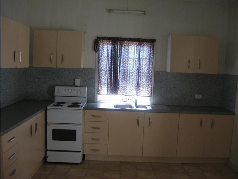 32 Helena Street, Chinchilla QLD 4413