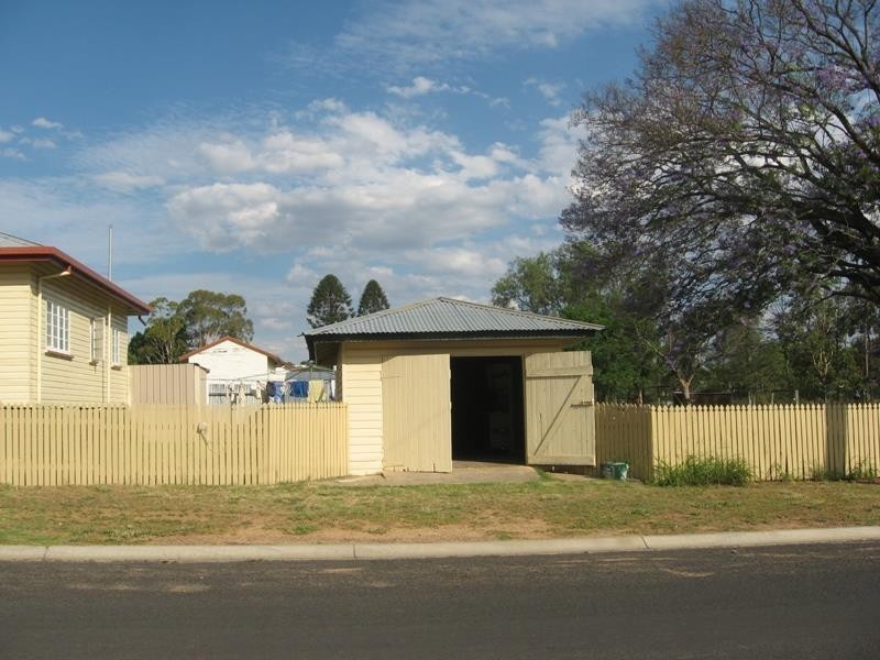 32 Helena Street, Chinchilla QLD 4413