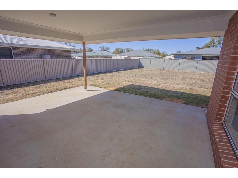 56 Sommerfeld Crescent, Chinchilla QLD 4413