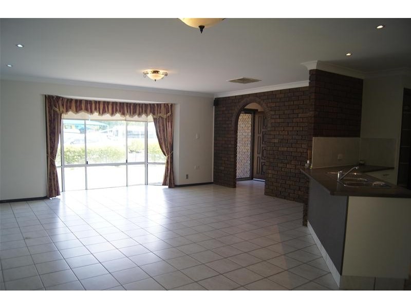 105 Oak Street, Chinchilla QLD 4413