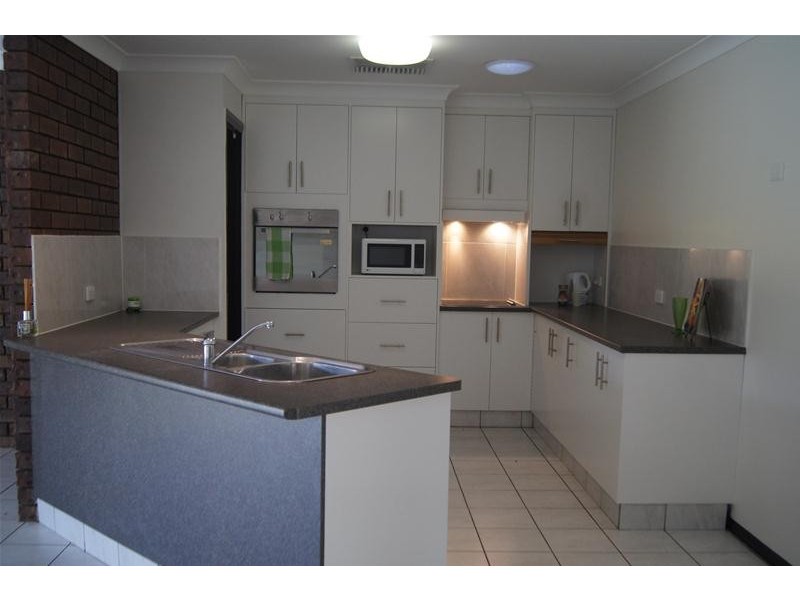 105 Oak Street, Chinchilla QLD 4413