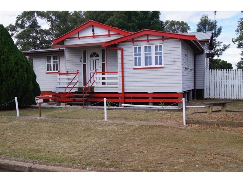 8 Helena Street, Chinchilla QLD 4413