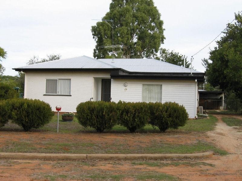 16 Barber Street, Chinchilla QLD 4413