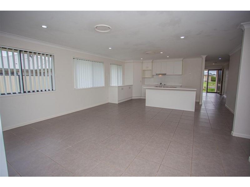 8 Cameron Street, Chinchilla QLD 4413