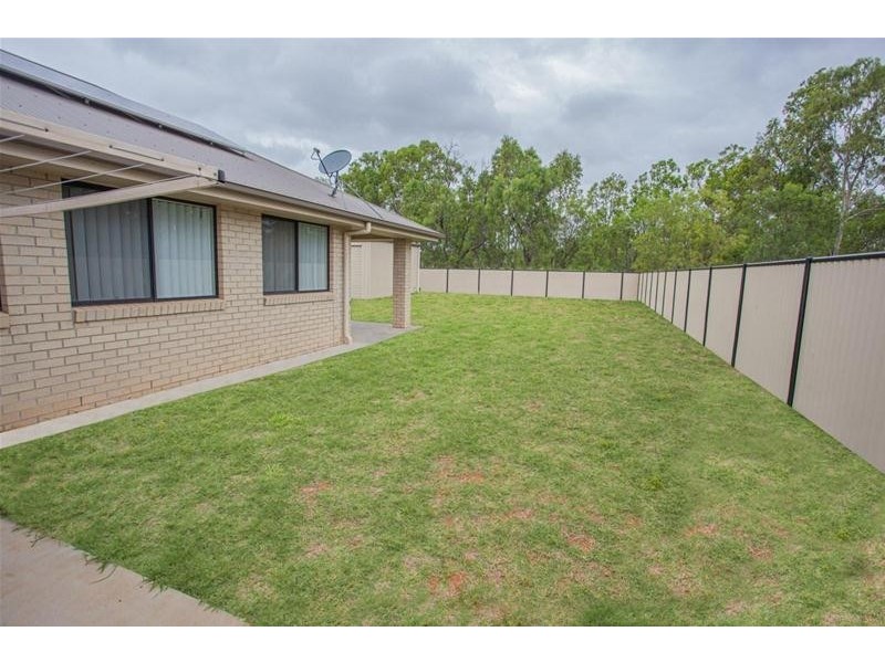 8 Cameron Street, Chinchilla QLD 4413
