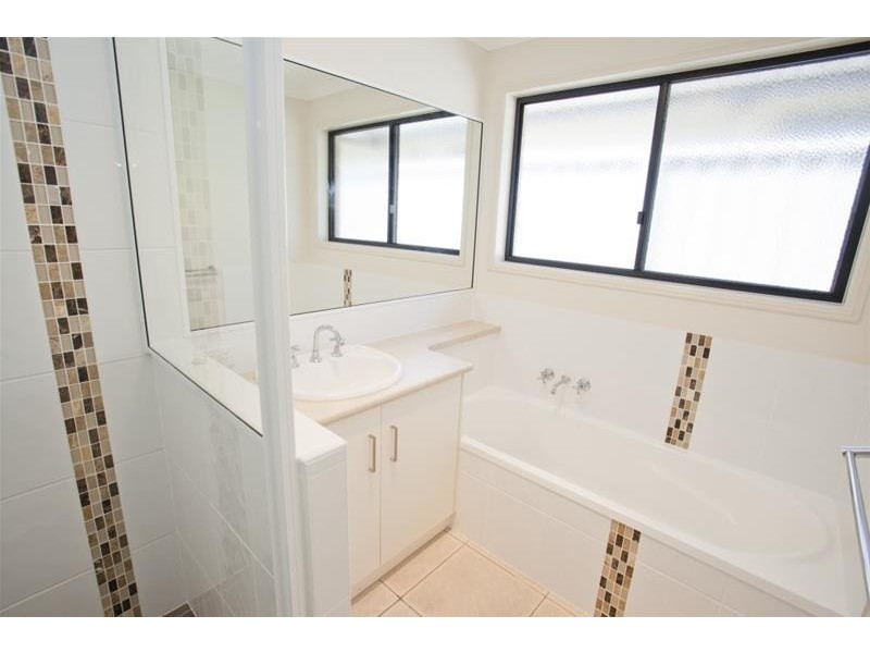 2/27 Mann Street, Chinchilla QLD 4413