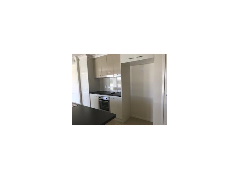 1/11 Bridgeman Parade, Chinchilla QLD 4413