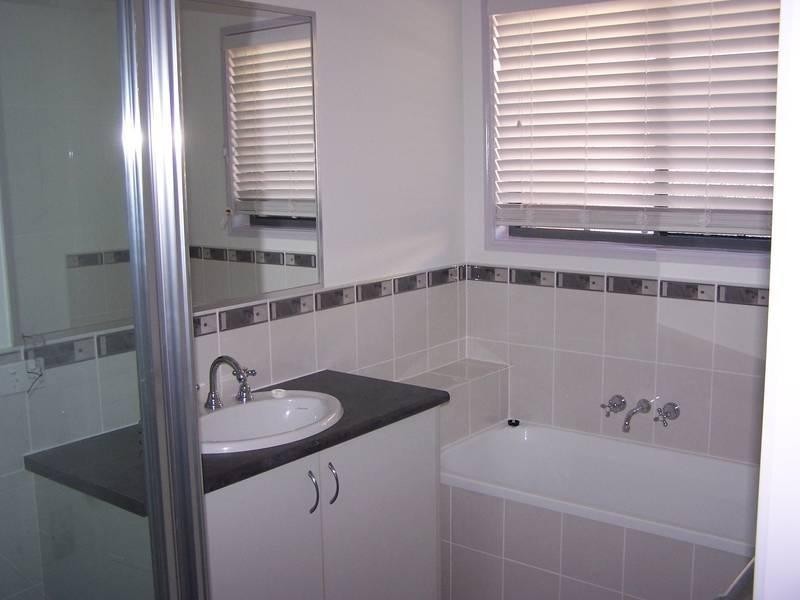 2/9 Luscombe Street, Chinchilla QLD 4413