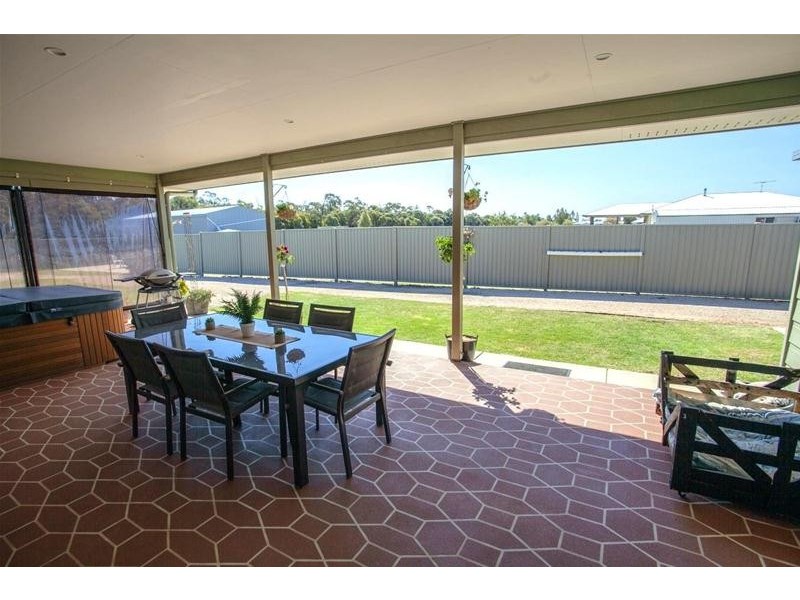 100 Ainsworth Street, Chinchilla QLD 4413