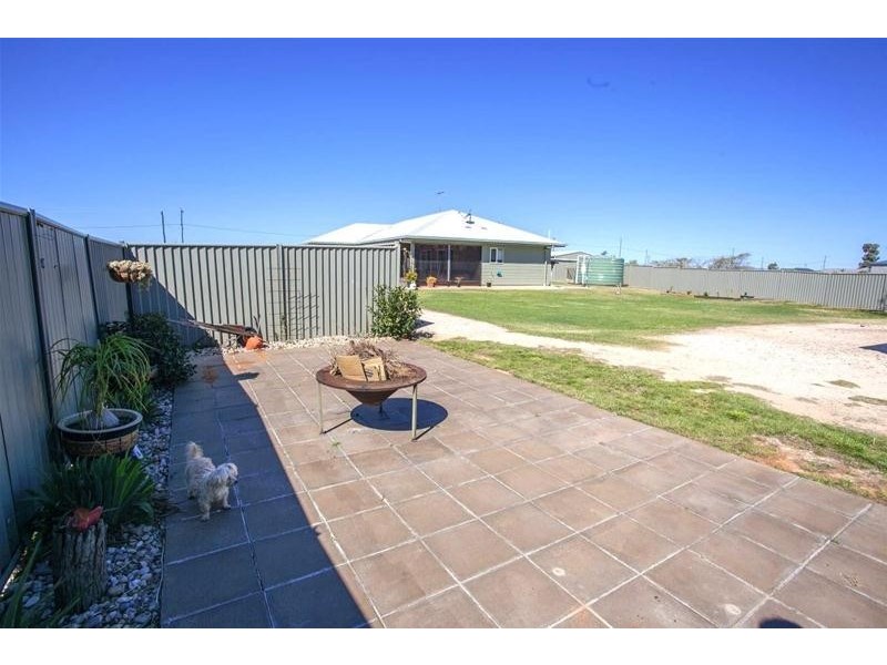 100 Ainsworth Street, Chinchilla QLD 4413