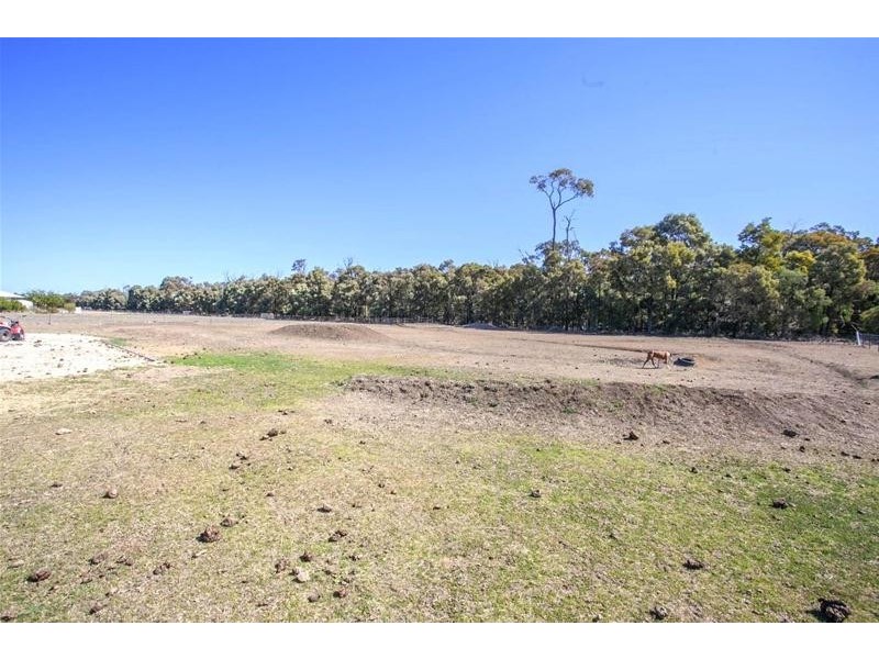 100 Ainsworth Street, Chinchilla QLD 4413