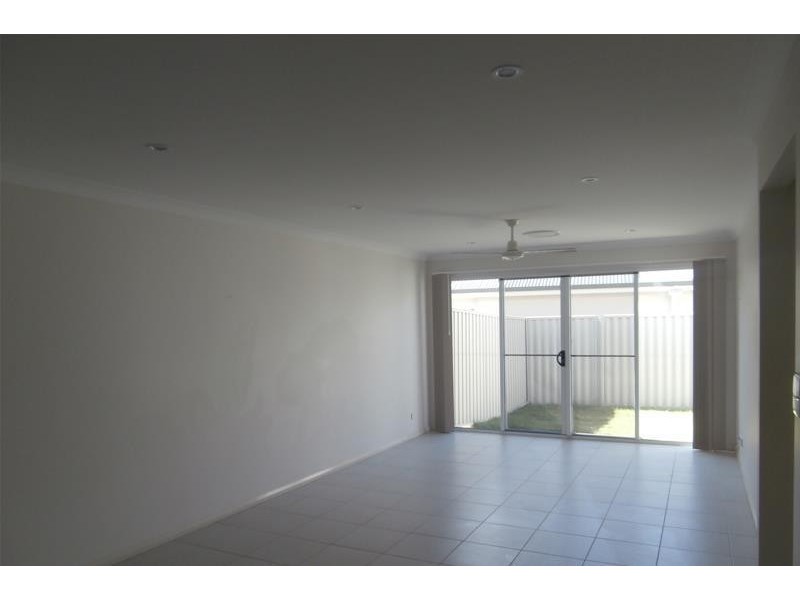 2/16 Skewis Street, Chinchilla QLD 4413