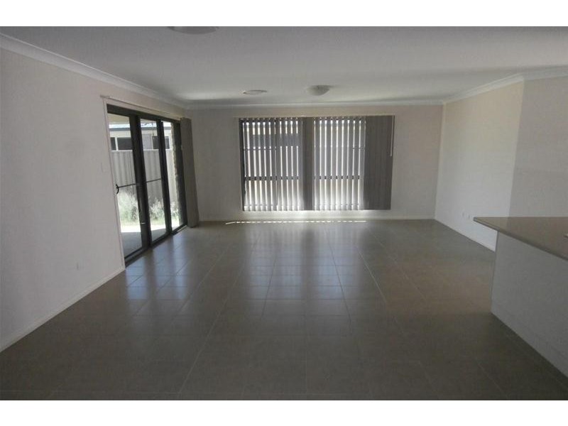 27 Bishop Drive, Miles QLD 4415