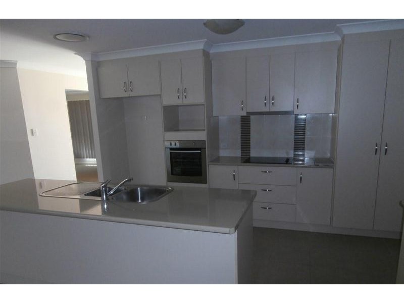 27 Bishop Drive, Miles QLD 4415