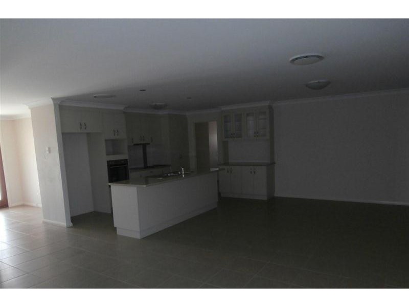 27 Bishop Drive, Miles QLD 4415