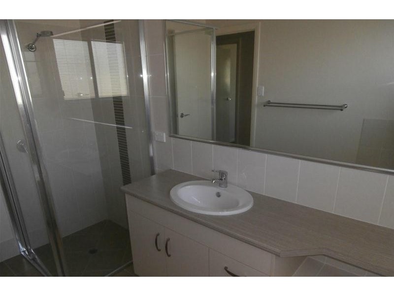 27 Bishop Drive, Miles QLD 4415