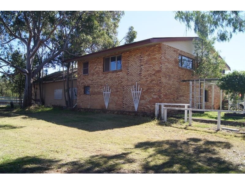 6 Oak Street, Chinchilla QLD 4413