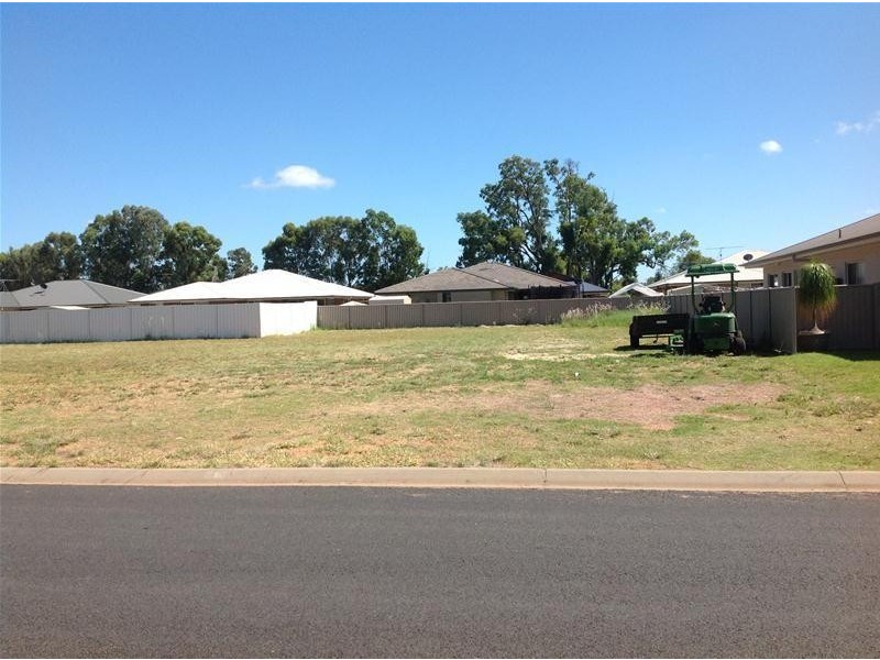 24 Sommerfeld Crescent, Chinchilla QLD 4413