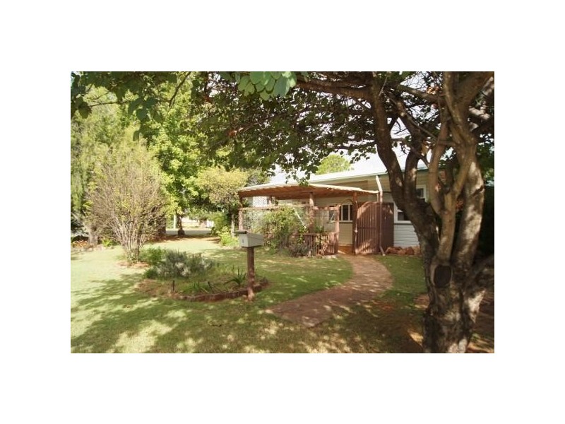 4 Dickman Street, Chinchilla QLD 4413