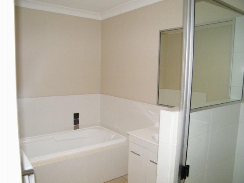 1 & 2/105 Zeller Street, Chinchilla QLD 4413