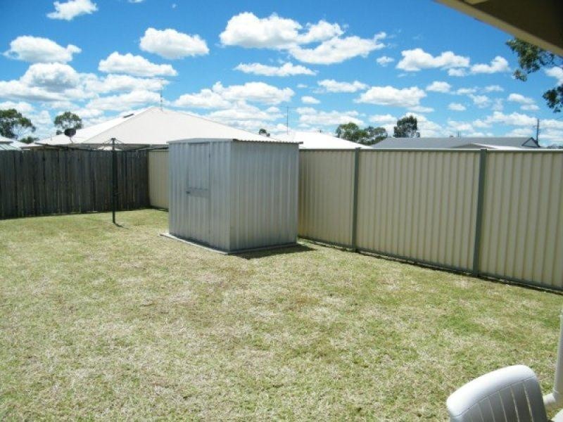 1 & 2/105 Zeller Street, Chinchilla QLD 4413