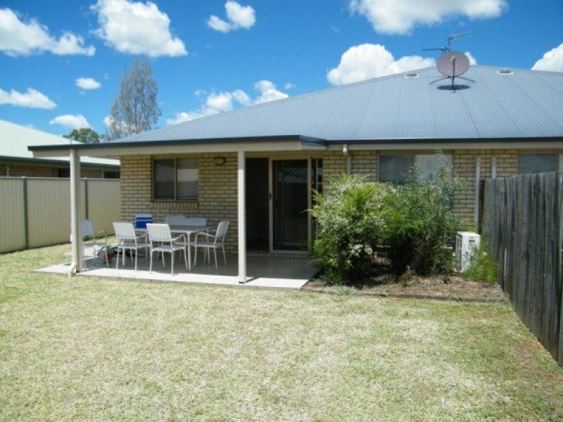 1 & 2/105 Zeller Street, Chinchilla QLD 4413