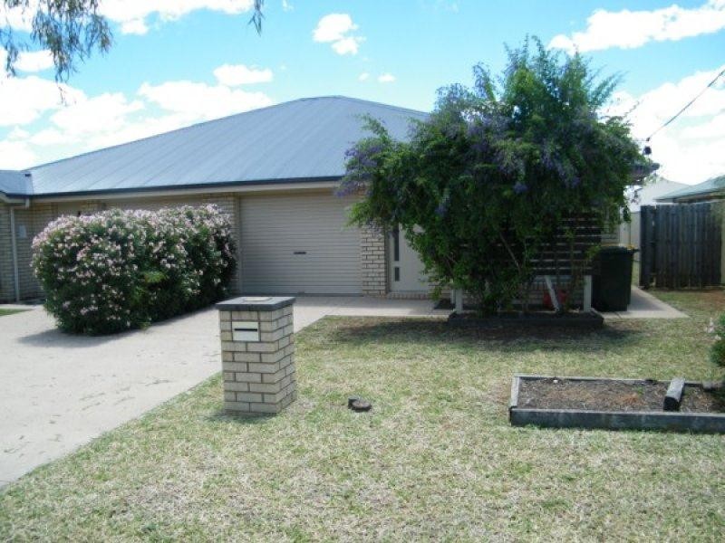 1 & 2/105 Zeller Street, Chinchilla QLD 4413