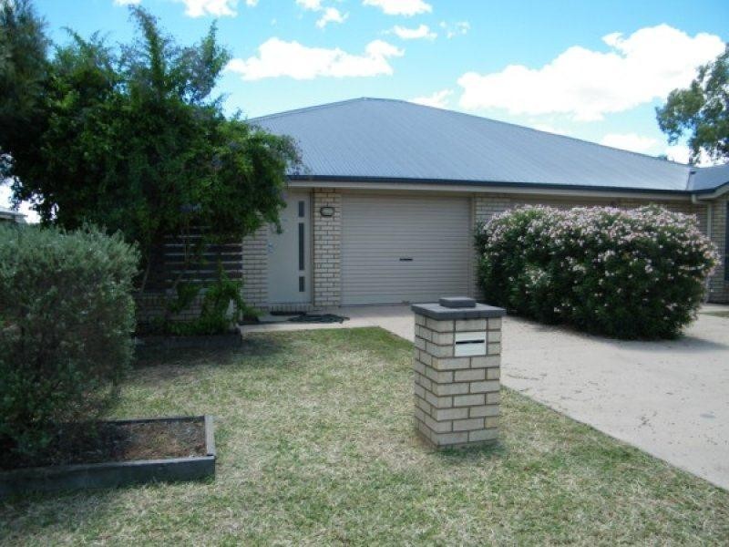 1 & 2/105 Zeller Street, Chinchilla QLD 4413