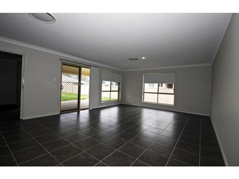 10 Sommerfeld Crescent, Chinchilla QLD 4413