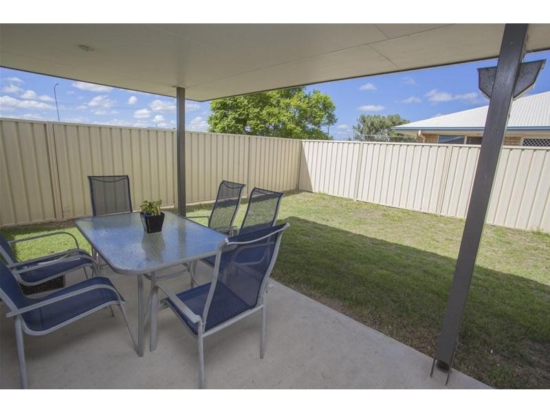 Unit 1 and Unit 2 78 Price Street, Chinchilla QLD 4413