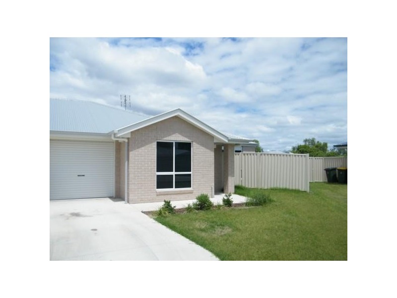 2/10 Lewis Street, Chinchilla QLD 4413