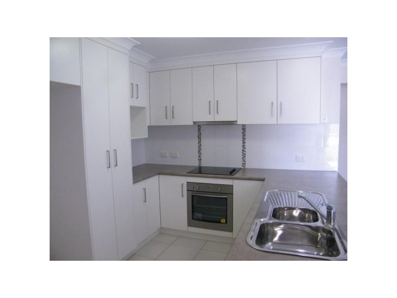 2/10 Lewis Street, Chinchilla QLD 4413