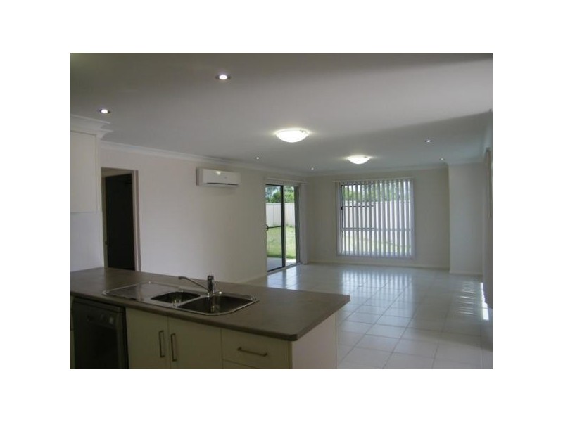 2/10 Lewis Street, Chinchilla QLD 4413