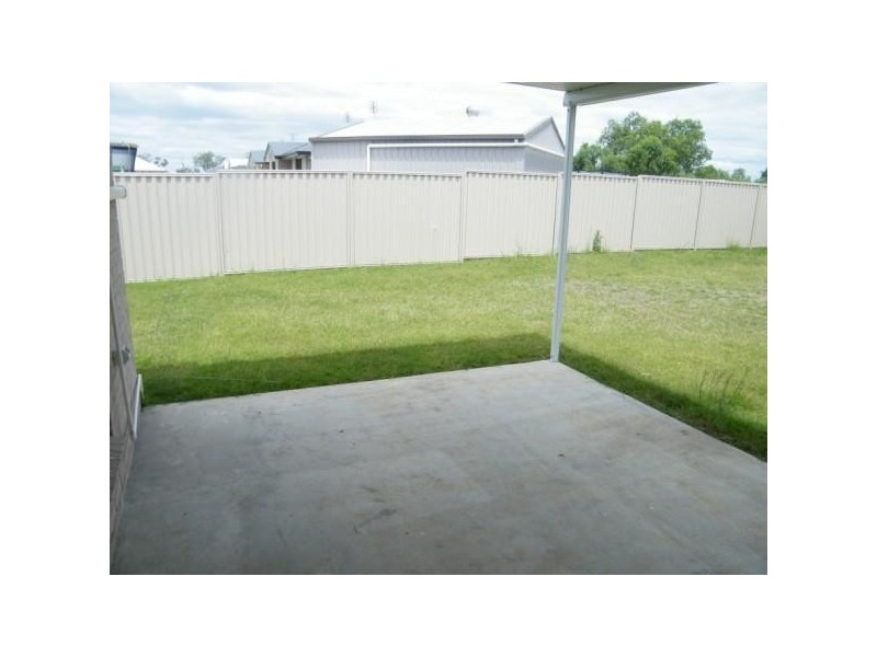 2/10 Lewis Street, Chinchilla QLD 4413