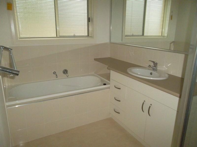 30 Bishop Drive, Miles QLD 4415