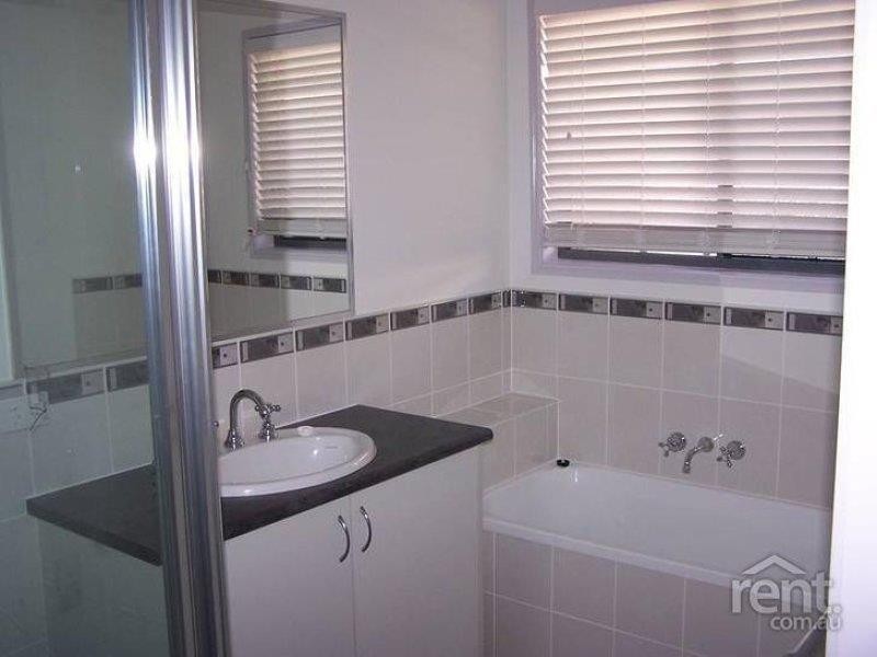 2/9 Luscombe, Chinchilla QLD 4413