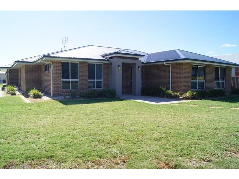 2 Sommerfeld Crescent, Chinchilla QLD 4413