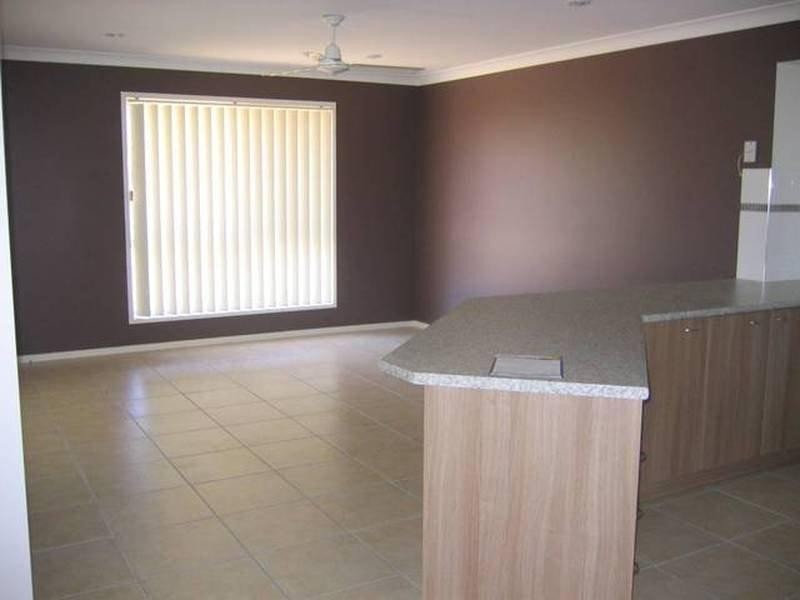 8 Back Avenue, Chinchilla QLD 4413