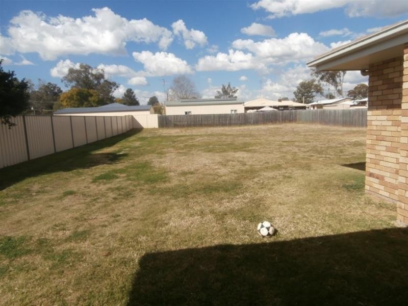 6 Back Avenue, Chinchilla QLD 4413