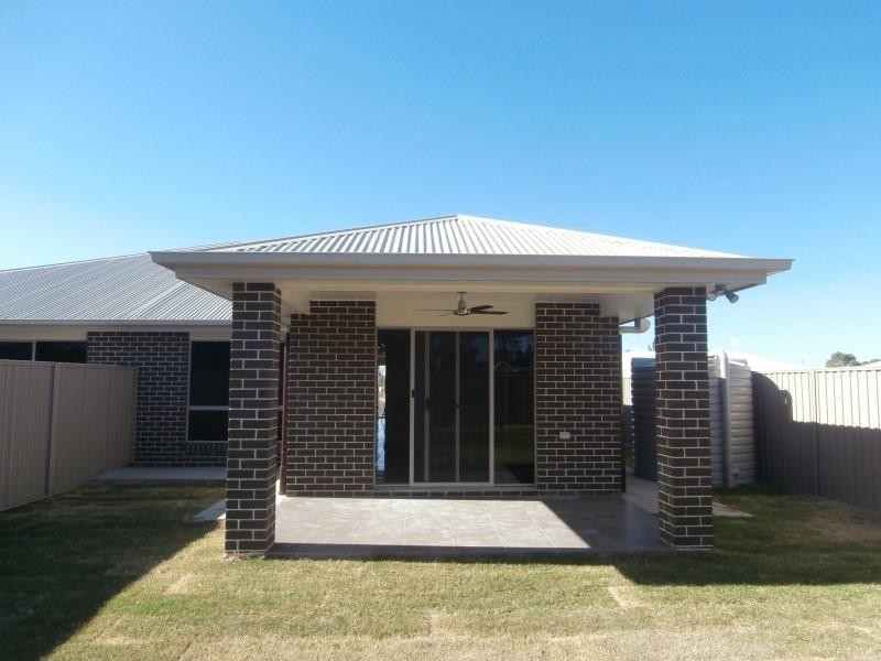 2/33 Skewis Street, Chinchilla QLD 4413