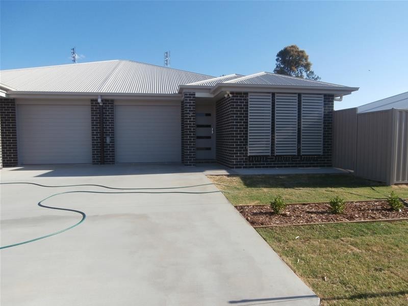 2/33 Skewis Street, Chinchilla QLD 4413