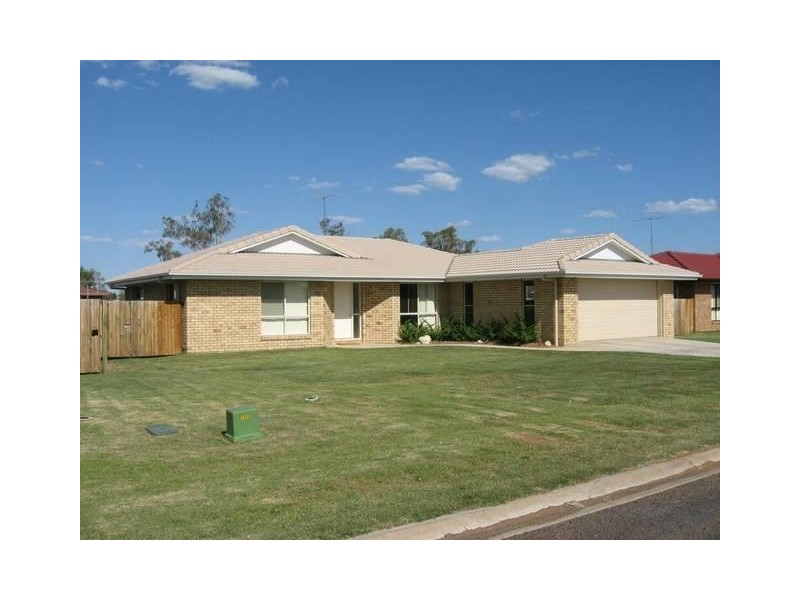 8 Back Avenue, Chinchilla QLD 4413