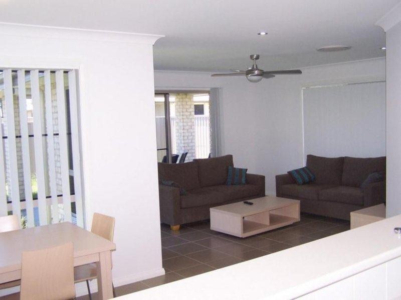 2/32 Bishop Drive, Miles QLD 4415