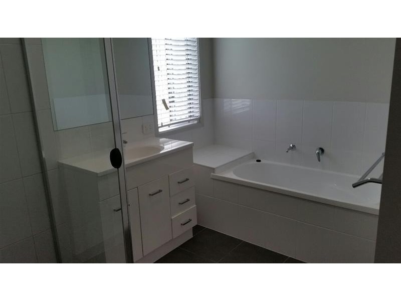 11 Tomlinson Crt, Chinchilla QLD 4413