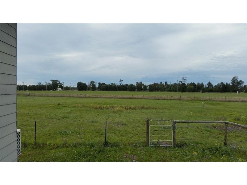 11 Tomlinson Crt, Chinchilla QLD 4413