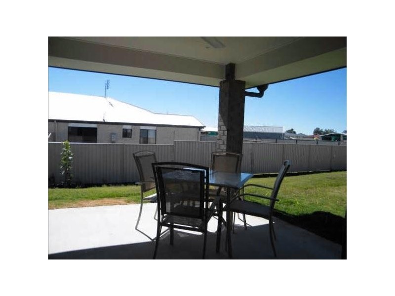 18 Freeman Close, Chinchilla QLD 4413